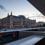 Parlement européen illustrant la directive DAC8 sur la traçabilité crypto