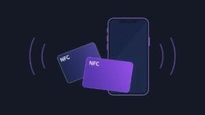 Illustration éditoriale de cartes Tangem Wallet sans écran sur fond sombre